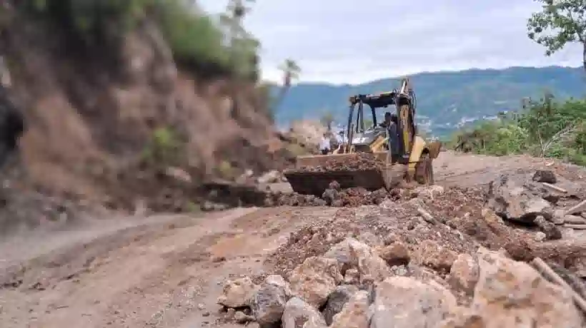 Estas son las principales vías afectadas Guerrero tras deslaves y colapsos