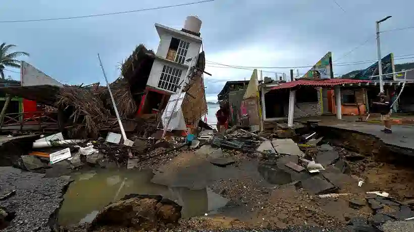 Tormenta tropical deja sin sustento a restauranteros de Puerto Marqués