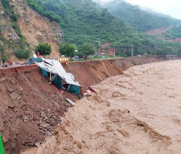 Tras las fuertes lluvia aumenta caudal del río Tlapaneco