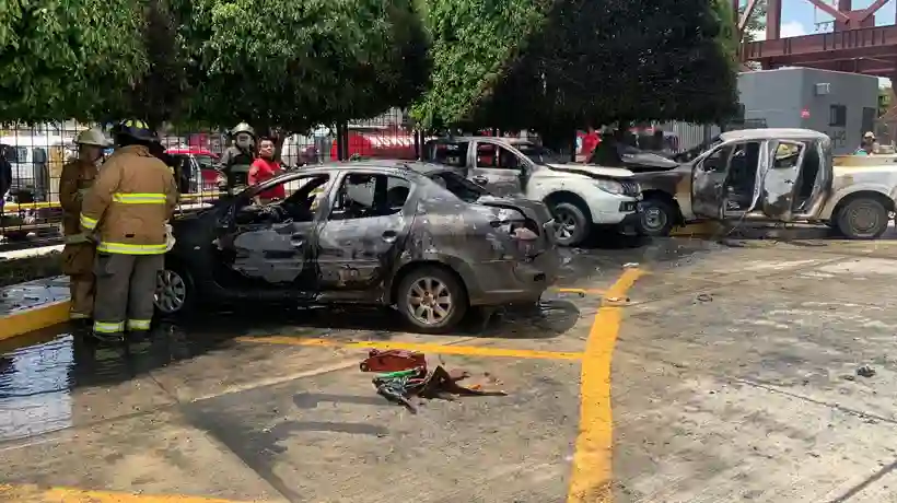 Normalistas de Ayozinapa vandalizan con explosivos Congreso local