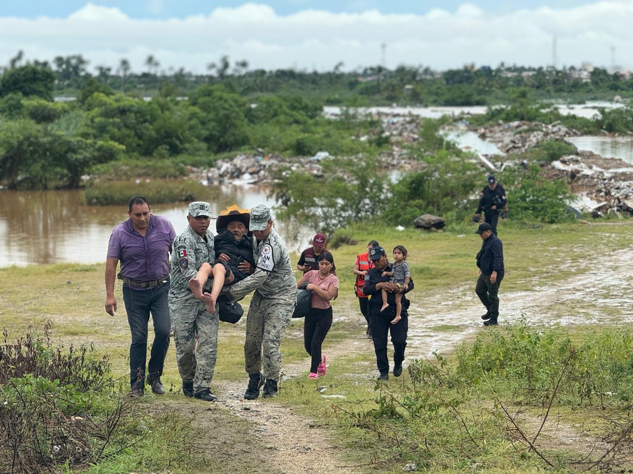 Gobierno de Acapulco ha rescatado a más de 400 damnificados por inundaciones