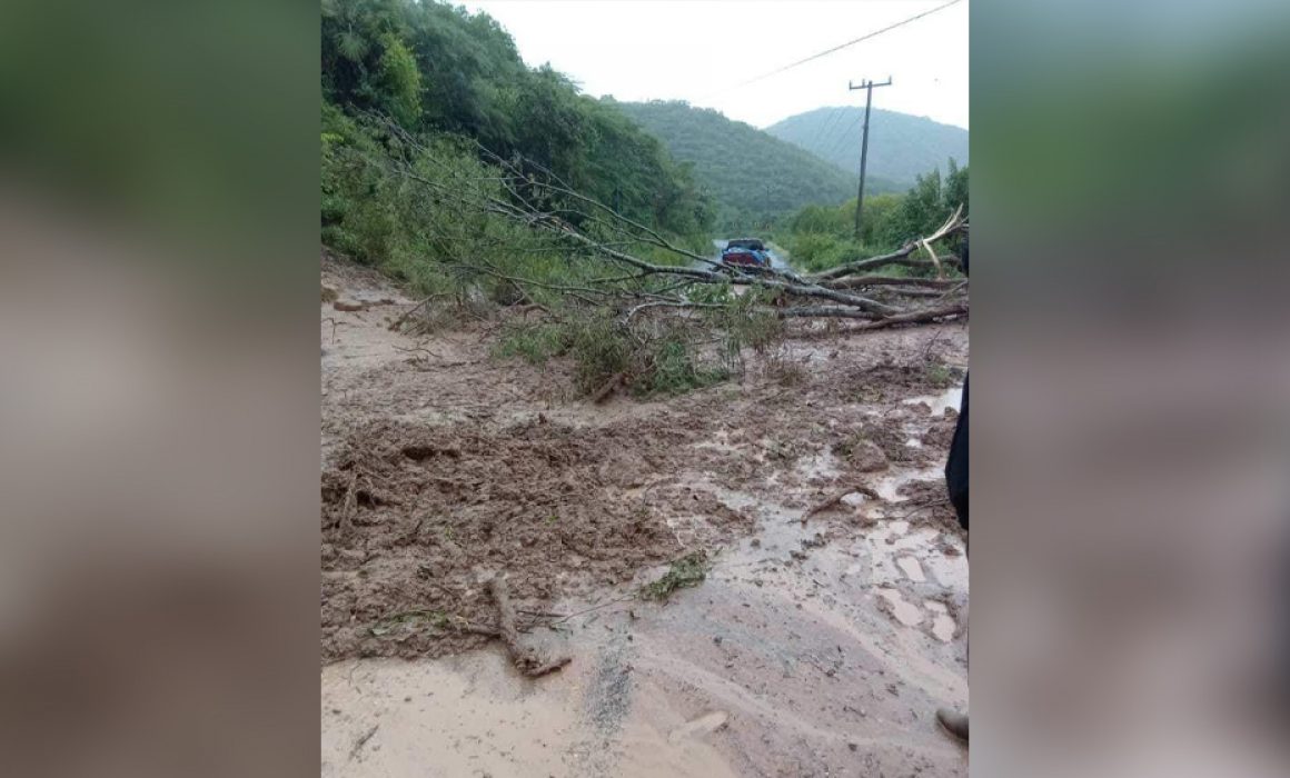 Se deslava cerro en la carretera Chilpancingo-Chichihualco