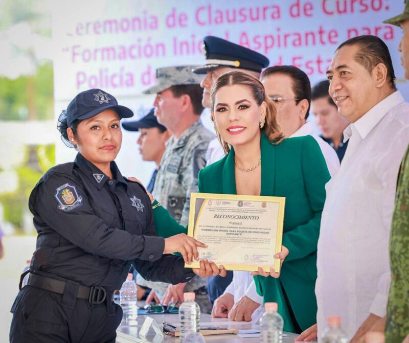 Cumple Evelyn Salgado con profesionalización de la Policía Estatal