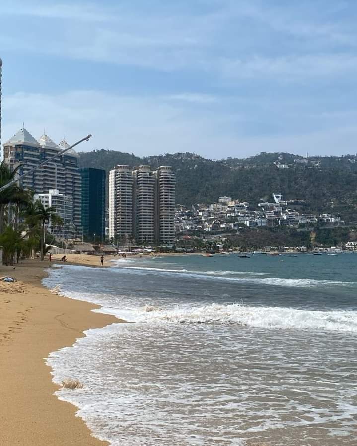 Exhorta Gobierno de Acapulco a tomar precauciones por alto oleaje