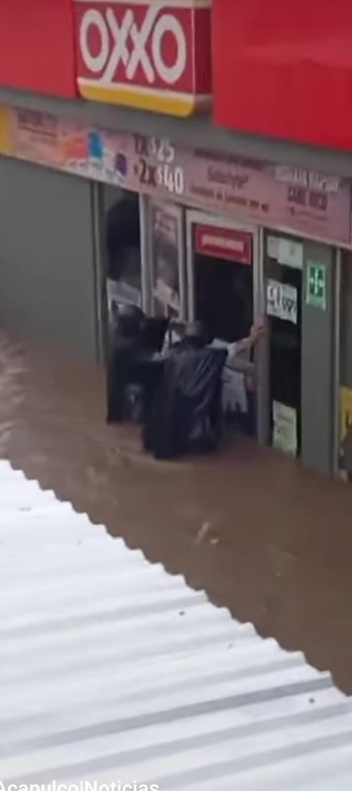 Detiene GN a personas que intentaban saquear Oxxo de la Zapata