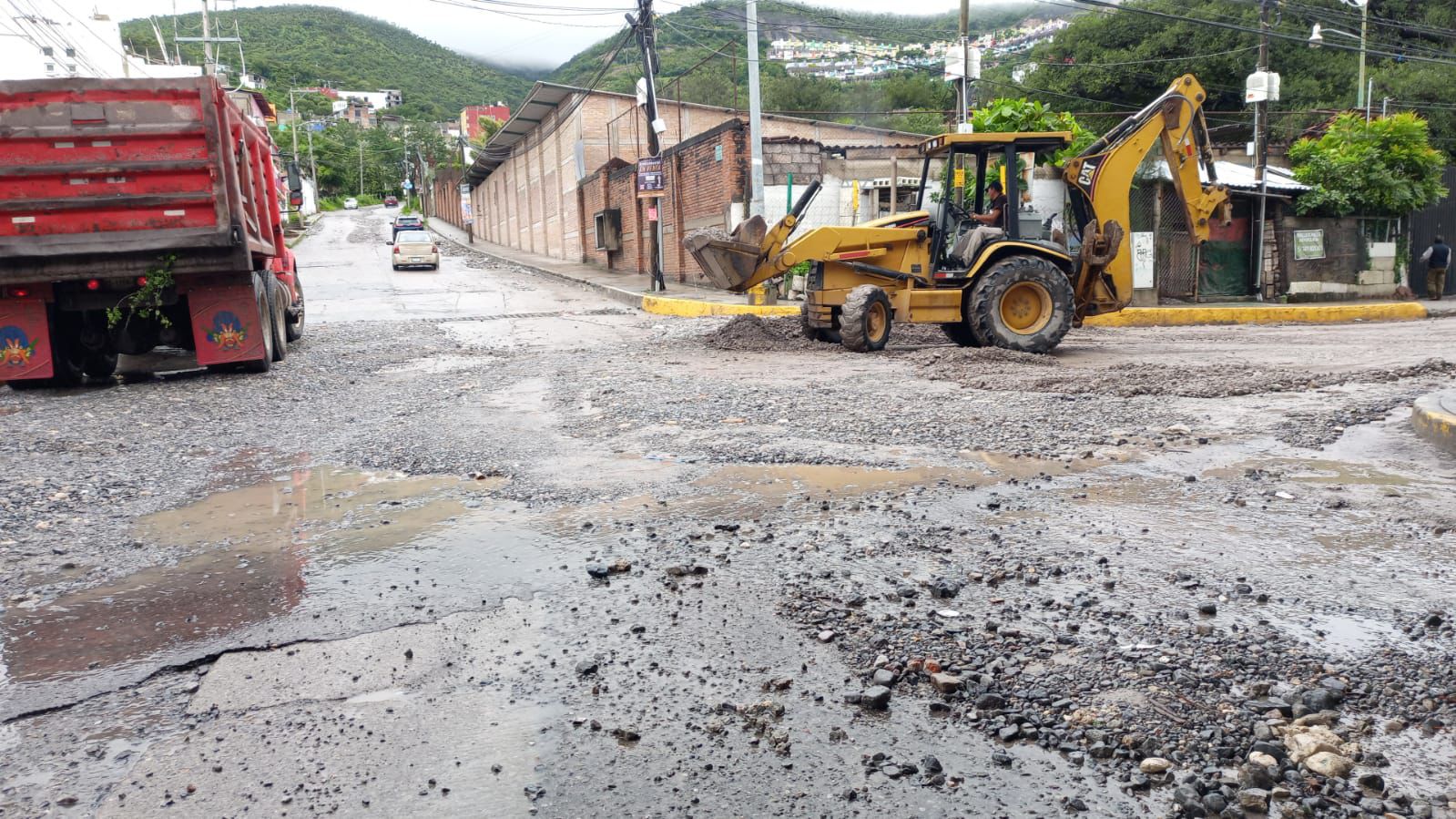 Prioriza Evelyn Salgado reconexión de carretera en Guerrero tras paso de John