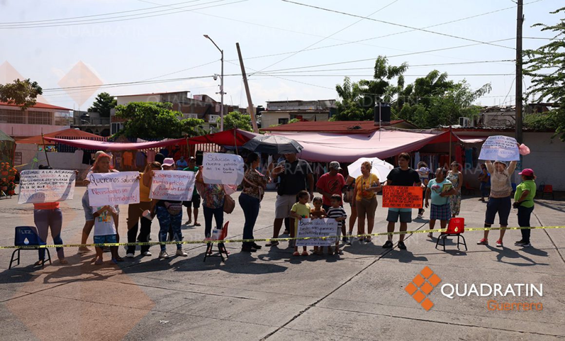 Con bloqueo en la Progreso exigen intendente para una escuela en Acapulco