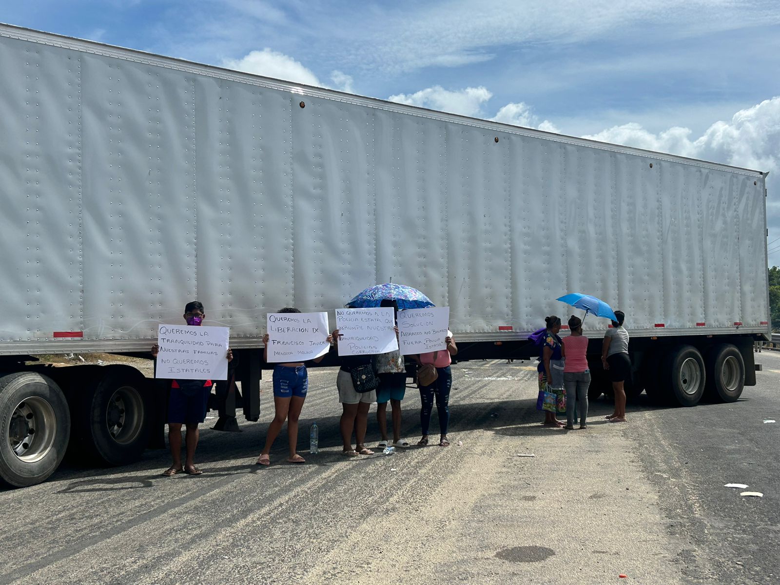 Se extiende por más de 18 horas bloqueo en San Pedro Las Playas; denuncian hostigamiento