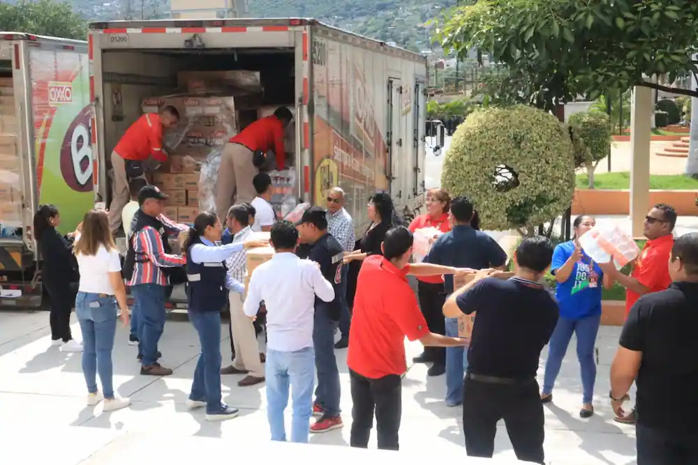 Recibe Gobierno de Guerrero donativos de OXXO para damnificados por John