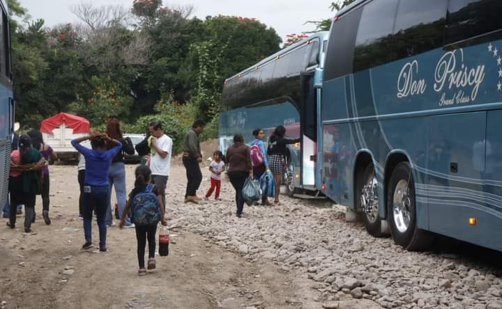 Tras daños del huracán John en La Montaña, comenzó éxodo de jornaleros agrícolas a Sinaloa