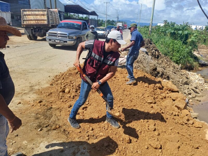 Atiende Gobierno de Acapulco hundimiento en la Acapulco-Zihuatanejo