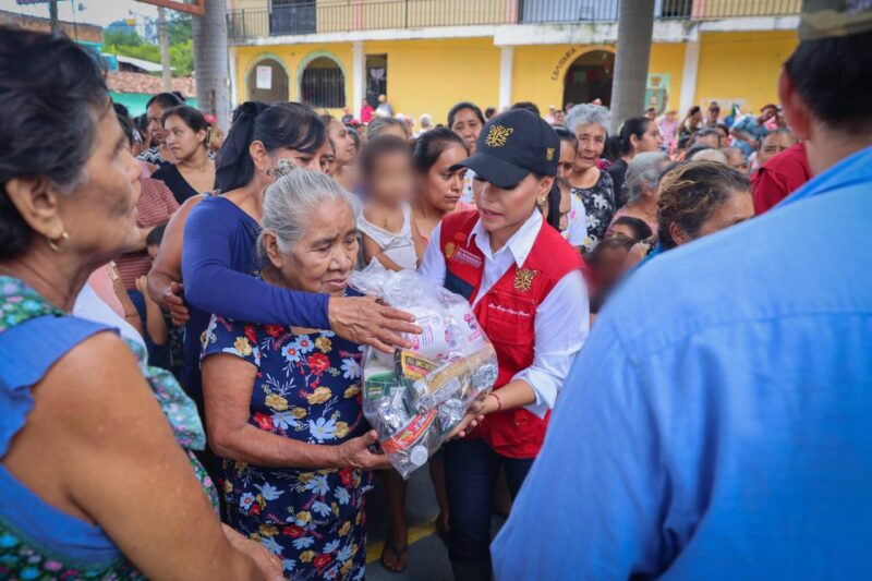 Lleva Evelyn Salgado ayuda humanitaria a la sierra de Chilpancingo