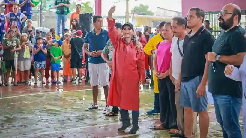 Evelyn Salgado entrega apoyo en la zona rural de Acapulco afectada por el huracán John