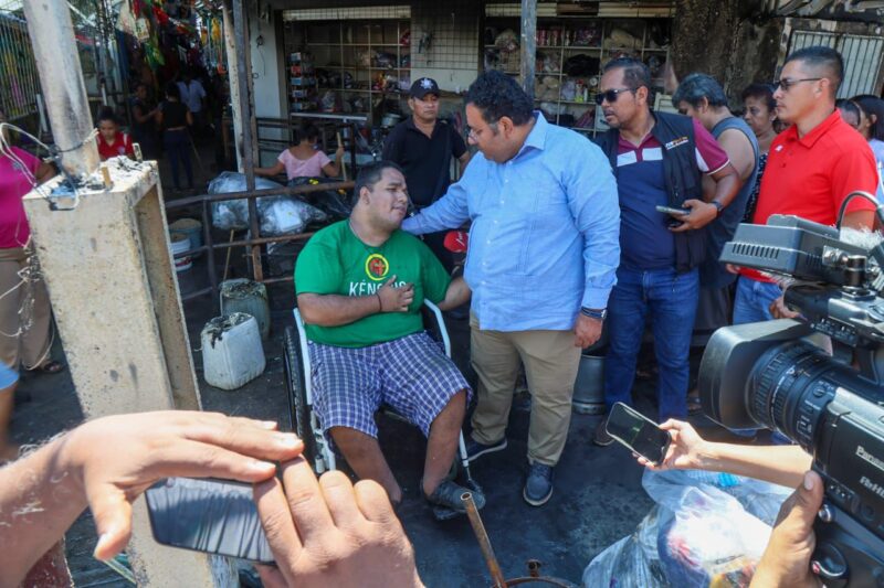 Atiende gobierno estatal a afectados por incendio del Mercado Central de Acapulco