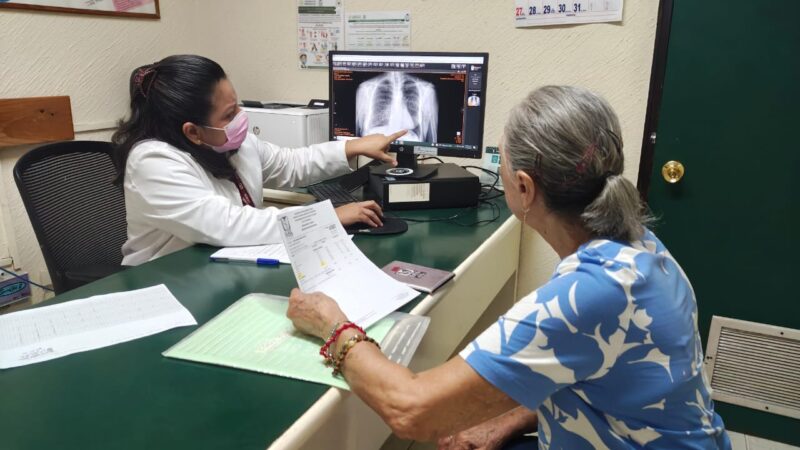 IMSS Guerrero impulsa prevención integral contra la osteoporosis