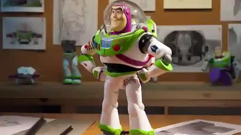 Robosen y Disney lanzan figura robótica de Buzz Lightyear