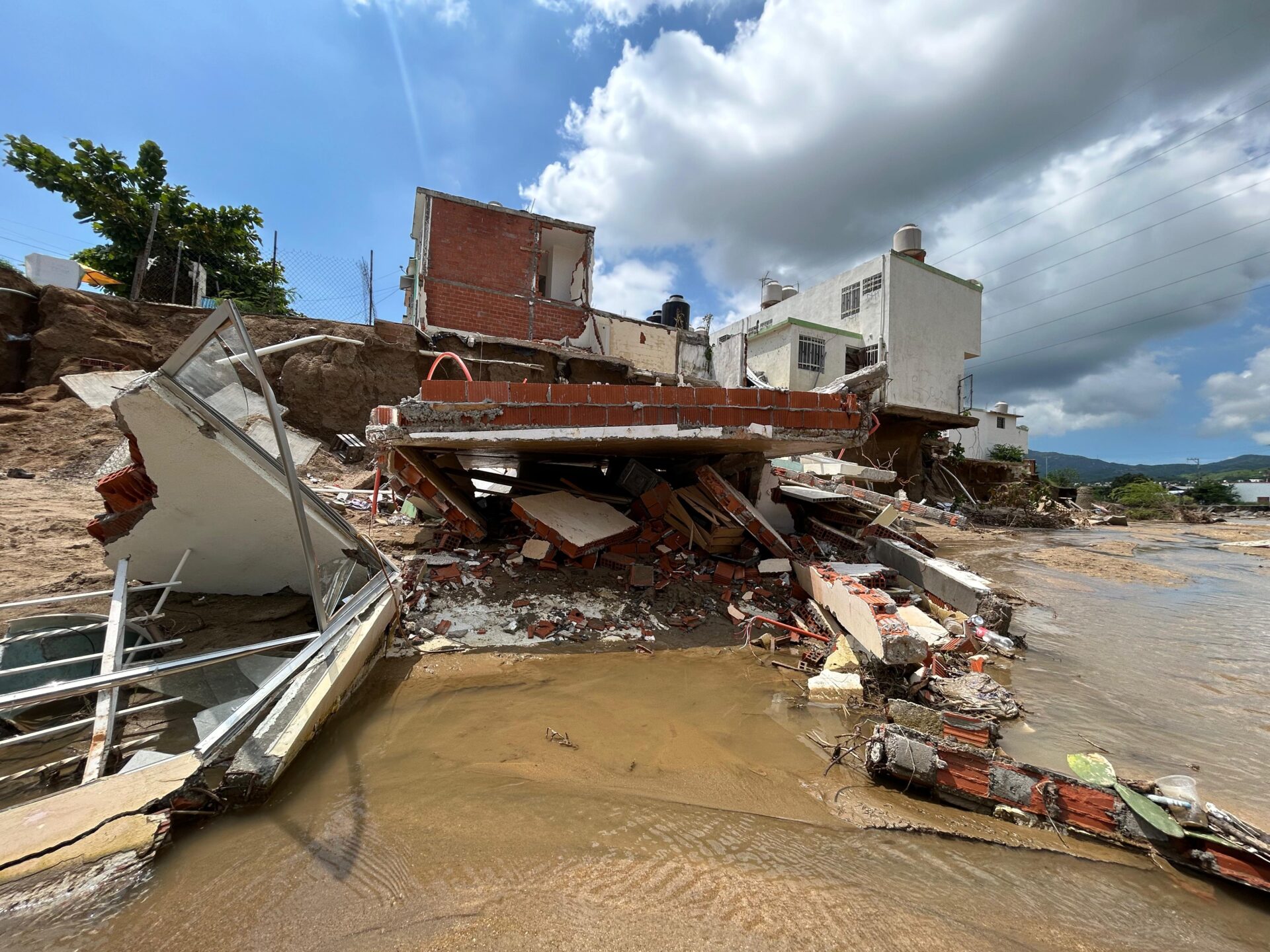 Colapsan 10 viviendas en San Agustín tras el huracán John