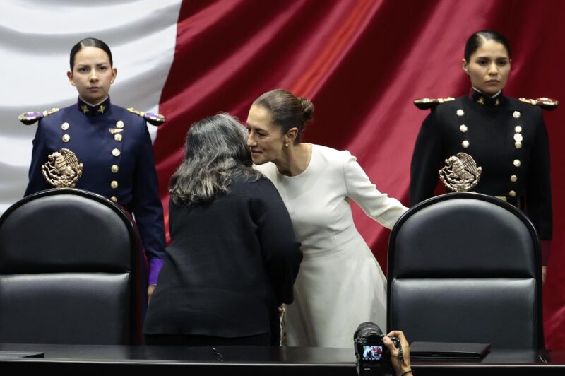 AMLO evita a la ministra Norma Piña, Sheinbaum la saluda en investidura